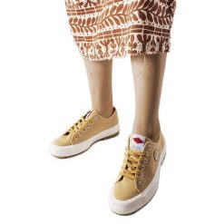 Beżowe trampki Lee Cooper LCW-23-44-1655L beżowy. Brązowe trampki damskie bez wzorów, bez zapięcia. Za 172.26 zł.