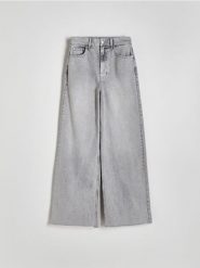Jeansy wide leg - szary. Szare jeansy damskie Reserved. W wyprzedaży za 139.99 zł.