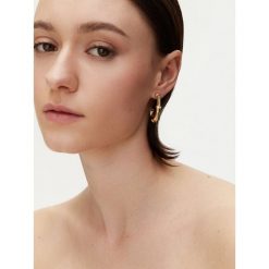 Kolczyki Guess. Żółte kolczyki damskie Guess, złote. Za 169.99 zł.