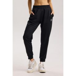 Damskie spodnie dresowe Rough Radical Dynamic Pro Joggers Women. Szare spodnie dresowe damskie ROUGH RADICAL, l, bez wzorów, z dresówki. W wyprzedaży za 135.92 zł.