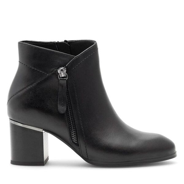 Botki Lasocki. Czarne botki damskie Lasocki, bez obcasa, na słupku, bez zapięcia. Za 299.99 zł.