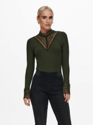 ONLY Bluzka 15207788 Zielony Stretch Fit. Zielone bluzki damskie Only, s, bez wzorów, z wiskozy, bez kołnierzyka, bez ramiączek. Za 99.99 zł.