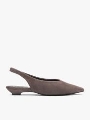 Ciemnobrązowe czółenka slingback w szpic. Brązowe czółenka damskie Ryłko, bez wzorów, z gumy, bez obcasa. Za 379.99 zł.