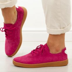 Fuksja skórzane półbuty damskie T.Sokolski w26-611. Czerwone półbuty damskie Sokolski, na jesień, bez wzorów, z jeansu, z okrągłym noskiem, bez obcasa, bez zapięcia. W wyprzedaży za 179.10 zł.