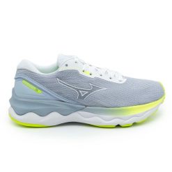 Kobieta Turystyka Buty Mizuno Wave Skyrise 3. Białe obuwie sportowe casual damskie Mizuno, z gumy, bez zapięcia. W wyprzedaży za 380.00 zł.