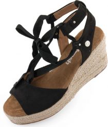 Sandały damskie Refresh na koturnie 9 cm czarne. Czarne sandały damskie Refresh, bez wzorów, z gumy, bez obcasa, na koturnie, bez zapięcia. Za 181.99 zł.