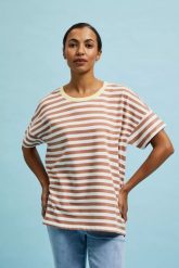 Bluza w paski brązowa. Brązowe bluzy damskie MOODO, l, bez wzorów, bez kaptura. W wyprzedaży za 39.99 zł.