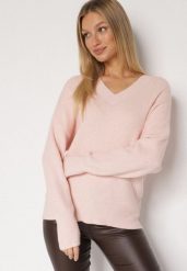 Jasnoróżowy Sweter z Domieszką Kaszmiru z Dekoltem w Serek Feralaine. Czerwone swetry klasyczne damskie Born2be, z jeansu, bez kołnierzyka. Za 99.99 zł.