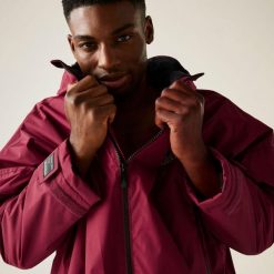 Wodoodporny szlafrok do przewijania dla dorosłych unisex. Czarne szlafroki damskie Regatta, bez wzorów, bez kaptura. W wyprzedaży za 247.49 zł.