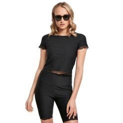 Koszulka court dentellé damska Koszulka Urban Classics. Czarne koszulki sportowe damskie Urban Classics, bez wzorów, z koronki, bez ramiączek. Za 188.50 zł.