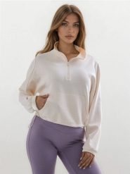 Bluza z domieszką wiskozy - kremowy. Białe bluzy damskie Sinsay, l, bez wzorów, z wiskozy, bez kaptura. Za 49.99 zł.