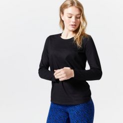 Koszulka z długim rękawem damska Domyos Gym & Pilates 100. Czarne bluzki damskie NYAMBA, s, bez wzorów, z bawełny, bez kołnierzyka, bez ramiączek. Za 39.99 zł.