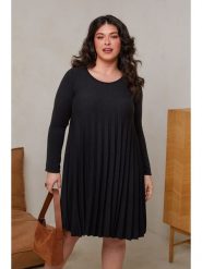 Curvy Lady Sukienka w kolorze czarnym rozmiar: 40/42. Czarne sukienki damskie Curvy Lady, bez wzorów, klasyczne, bez ramiączek. Za 101.47 zł.