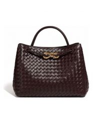 SUVRAI Torebka w kolorze brązowym - 30 x 23 x 13 cm rozmiar: onesize. Brązowe torebki klasyczne damskie SUVRAI, z materiału, bez dodatków. Za 152.99 zł.