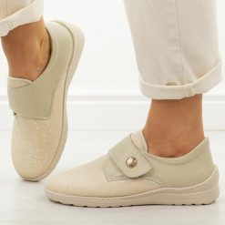 Beżowe skórzane półbuty damskie Unisoft 8435. Brązowe półbuty damskie Unisoft, na jesień, bez wzorów, z dzianiny, bez obcasa, bez zapięcia. Za 229.00 zł.