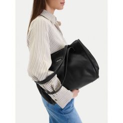 Torebka MEXX. Czarne torebki klasyczne damskie Mexx, bez dodatków. Za 269.99 zł.