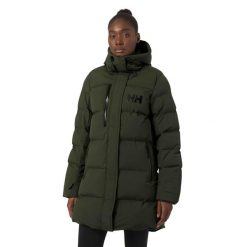 Płaszcz zimowy damski Helly Hansen Adore Puffy Parka. Zielone parki damskie Helly Hansen, na zimę, xs, bez wzorów, bez kaptura. Za 959.99 zł.