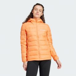Kurtka Terrex Multi Light Down Hooded. Brązowe kurtki damskie Adidas, l, bez wzorów, z materiału, z kapturem. Za 510.40 zł.