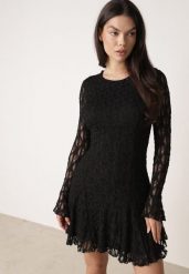 Czarna Sukienka Koronkowa z Rozkloszowanymi Rękawami Cinatea. Czarne sukienki damskie Born2be, bez wzorów, z koronki, bez ramiączek. Za 149.99 zł.