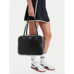 Torebka Reebok. Czarne torebki klasyczne damskie Reebok, bez dodatków. Za 169.99 zł.