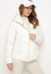 Jasnobeżowa Pikowana Kurtka z Materiałowym Kapturem i Kieszeniami Ravalynne. Brązowe kurtki damskie Born2be, l, bez wzorów, z jeansu. Za 119.99 zł.