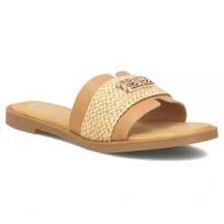 Klapki damskie plażowe beżowe Filippo DK7899. Brązowe klapki damskie Filippo, bez wzorów, ze skóry ekologicznej, bez obcasa, bez zapięcia. Za 129.99 zł.