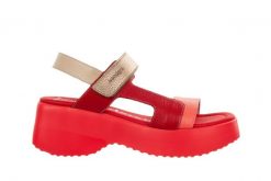 Sandały Wonders D-9725 Coral 138030, Różowy, Skóra naturalna - 40. Czerwone sandały damskie Wonders, bez wzorów, z materiału, bez obcasa, na obcasie, bez zapięcia. W wyprzedaży za 332.10 zł.