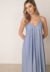 Niebieska Wiskozowa Sukienka o Rozkloszowanym Kroju z Cyrkoniami Antiopis. Niebieskie sukienki damskie Born2be, bez wzorów, z jeansu, eleganckie, bez ramiączek. Za 119.99 zł.