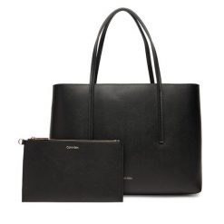 Torebka Calvin Klein. Czarne torebki klasyczne damskie Calvin Klein, bez dodatków. Za 479.99 zł.