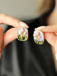 Pierres delicates Pozłacane kolczyki-wkrętki z perłami rozmiar: onesize. Białe kolczyki damskie Pierres delicates, z perłą, pozłacane. Za 78.99 zł.