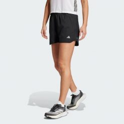 Szorty Run It. Czarne obuwie sportowe damskie Adidas, z materiału, bez zapięcia, do biegania. Za 126.45 zł.