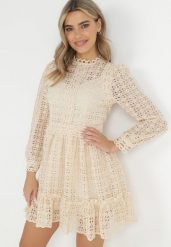 Jasnobeżowa Koronkowa Sukienka Mini z Falbanką Kamari. Brązowe sukienki damskie Born2be, bez wzorów, z koronki, bez ramiączek. W wyprzedaży za 175.99 zł.