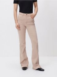 Jeansy flare - beżowy. Brązowe jeansy damskie Reserved. Za 129.99 zł.