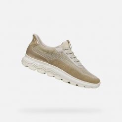 Buty GEOX D SPHERICA PLUS Złoty. Żółte obuwie trekkingowe damskie Geox, z syntetyku, bez zapięcia. Za 459.99 zł.