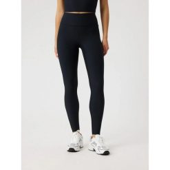 Damskie legginsy Björn Borg Studio. Czarne legginsy damskie Björn Borg, l, bez wzorów, z elastanu, z podwyższonym stanem, na fitness i siłownię. Za 399.00 zł.