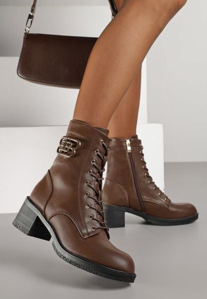 Brązowe Botki Trzewiki Vices na Słupku Zdobione Metaliczną Aplikacją Nivitte. Brązowe botki damskie Born2be, z dzianiny, biznesowe, bez obcasa, na obcasie, bez zapięcia. Za 134.99 zł.