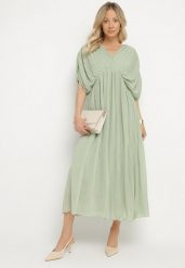 Zielona Sukienka Rozkloszowana z Wiązaniem na Szyi o Luźnym Kroju Napila. Zielone sukienki damskie Born2be, bez wzorów, eleganckie, bez ramiączek. Za 169.99 zł.