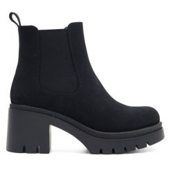 Botki Jenny Fairy. Czarne botki damskie Jenny Fairy, bez obcasa, na słupku, bez zapięcia. Za 109.99 zł.
