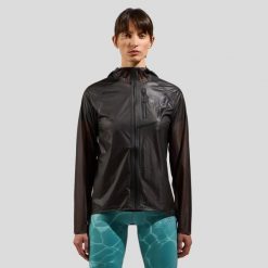 Kurtka damska ODLO Jacket ZEROWEIGHT DUAL DRY PK WATERPROOF. Czarne kurtki damskie ODLO, l, bez wzorów, z materiału, z kapturem. Za 1,299.99 zł.
