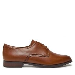 Oxfordy Tamaris. Brązowe półbuty damskie Tamaris, bez wzorów, bez obcasa, bez zapięcia. Za 279.99 zł.