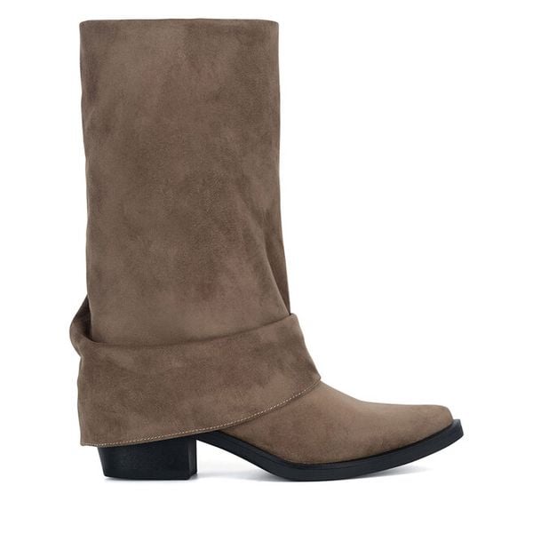 Kozaki Jenny Fairy. Brązowe kozaki damskie Jenny Fairy, bez obcasa, na słupku, bez zapięcia. Za 239.99 zł.