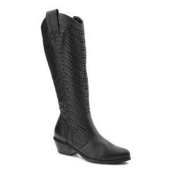 Czarne Kozaki Exquisite Modne Kozaki Damskie. Czarne kozaki damskie EXQUISITE, ze skóry, bez obcasa, na obcasie, bez zapięcia. Za 639.00 zł.