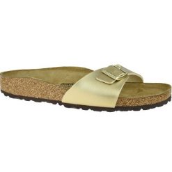 Klapki Birkenstock Madrid Bf 1016107 złoty. Żółte klapki damskie bez wzorów, z materiału, bez obcasa, bez zapięcia. Za 470.78 zł.
