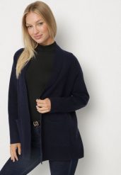 Granatowy Niezapinany Kardigan z Dodatkiem Kaszmiru z Kieszeniami Zaima. Niebieskie kardigany damskie Born2be, s, bez wzorów, z kaszmiru. Za 149.99 zł.