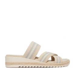 Klapki Go Soft. Brązowe klapki damskie GO SOFT, bez wzorów, bez obcasa, bez zapięcia. Za 119.99 zł.