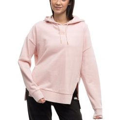 Bluza damska Puma HER Hoodie TR jasnoróżowa. Czerwone bluzy damskie Puma, l, bez wzorów, z bawełny, z kapturem. Za 129.00 zł.