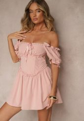 Różowa Rustykalna Sukienka Vices z Gorsetowym Wiązaniem Tolarina. Czerwone sukienki damskie Renee, bez wzorów, eleganckie, bez ramiączek. W wyprzedaży za 111.99 zł.