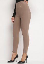 Ciemnobeżowe Bawełniane Legginsy z Wysokim Stanem i Ozdobnymi Guzikami Rielina. Brązowe legginsy damskie Born2be, m, bez wzorów, z bawełny. Za 39.99 zł.
