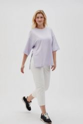 Bluza oversize fioletowa. Fioletowe bluzy damskie MOODO, l, bez wzorów, z bawełny, bez kaptura. W wyprzedaży za 49.99 zł.