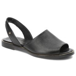Czarne Sandały Armodo Wygodne Obuwie Damskie. Czarne sandały damskie Armodo, z aplikacjami, bez obcasa, bez zapięcia. Za 299.00 zł.